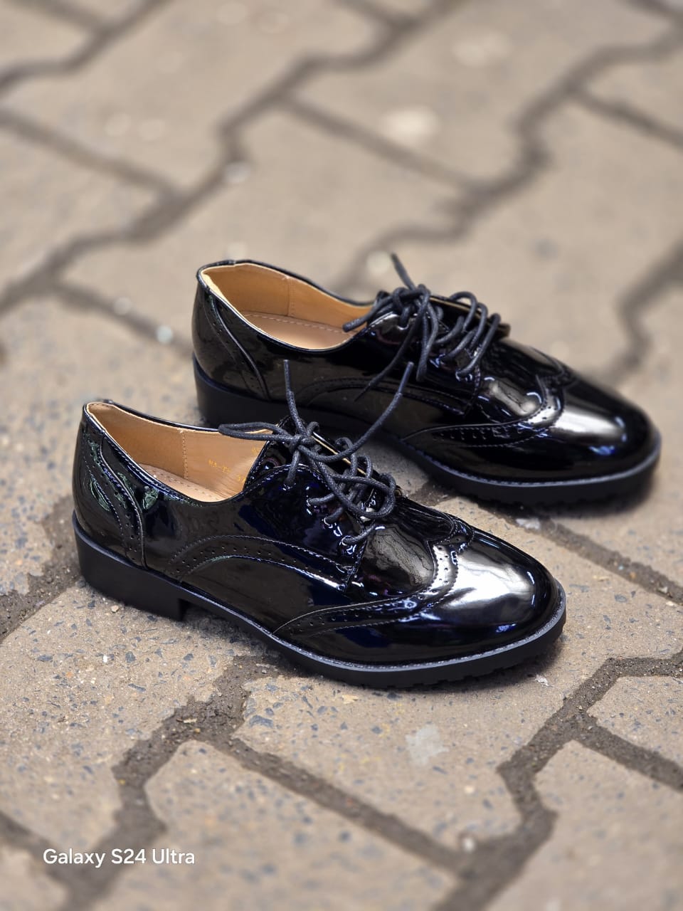 Women's Premium Patent Leather Oxfords & Brogues - Elegant Crocodile Pattern Formal Shoes - Glossy Tassel Loafers