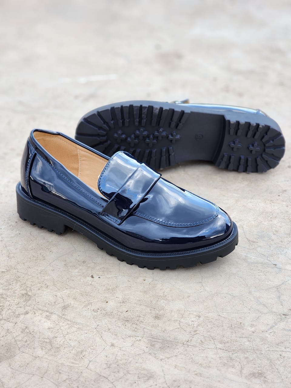 Women's Premium Patent Leather Oxfords & Brogues - Elegant Crocodile Pattern Formal Shoes - Glossy Tassel Loafers