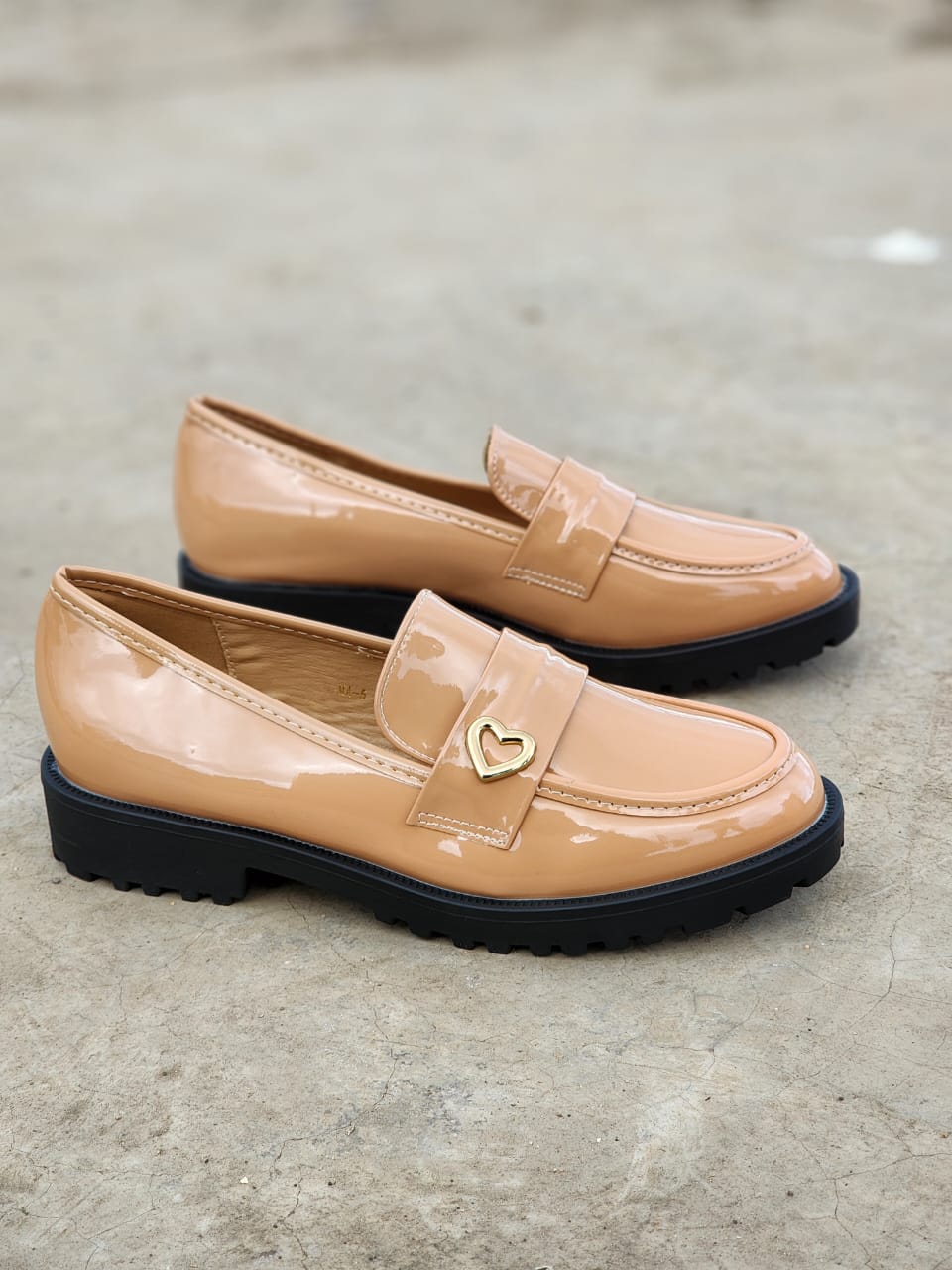 Women's Premium Patent Leather Oxfords & Brogues - Elegant Crocodile Pattern Formal Shoes - Glossy Tassel Loafers