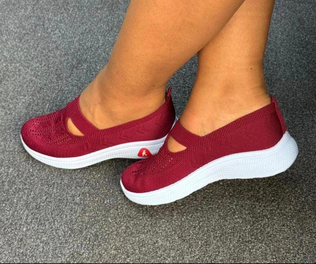 Women Lightweight Slip-On Sneakers Breathable Mesh Casual Walking Shoes Soft Sole Comfort Flats