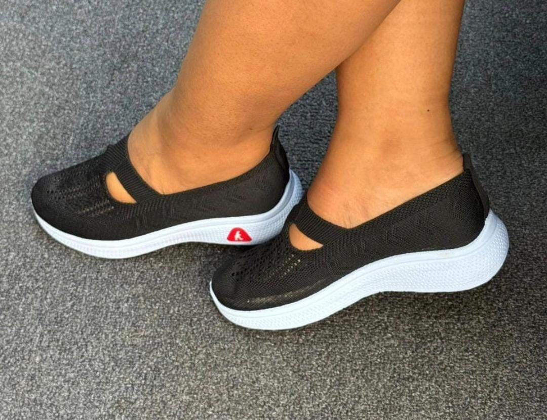 Women Lightweight Slip-On Sneakers Breathable Mesh Casual Walking Shoes Soft Sole Comfort Flats