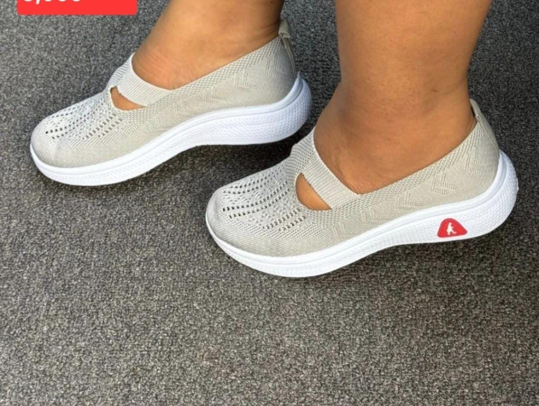 Women Lightweight Slip-On Sneakers Breathable Mesh Casual Walking Shoes Soft Sole Comfort Flats