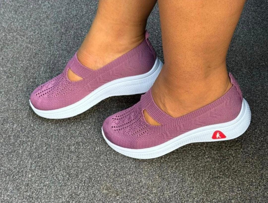 Women Lightweight Slip-On Sneakers Breathable Mesh Casual Walking Shoes Soft Sole Comfort Flats