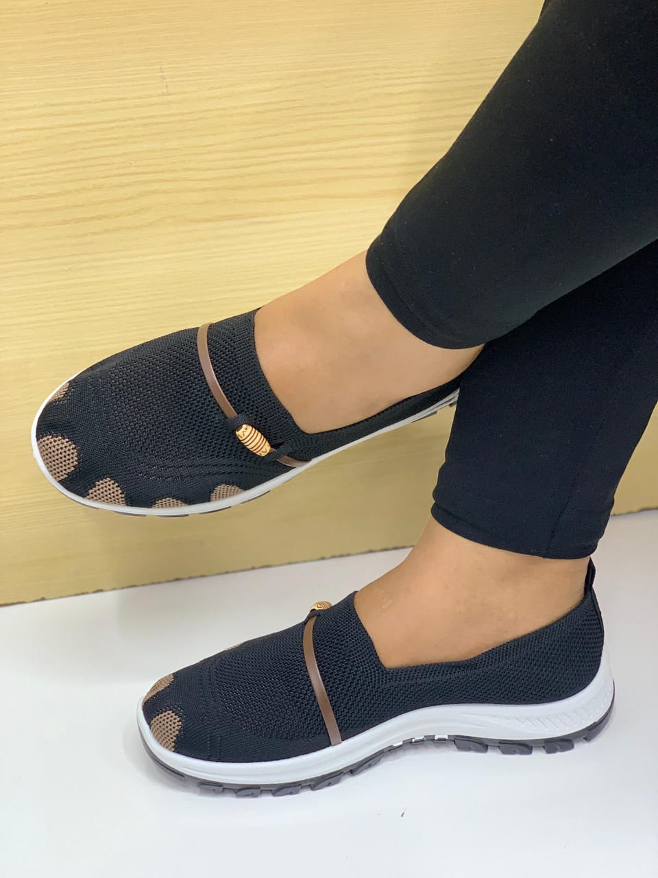 Women Lightweight Slip-On Sneakers Breathable Mesh Casual Walking Shoes Soft Sole Comfort Flats