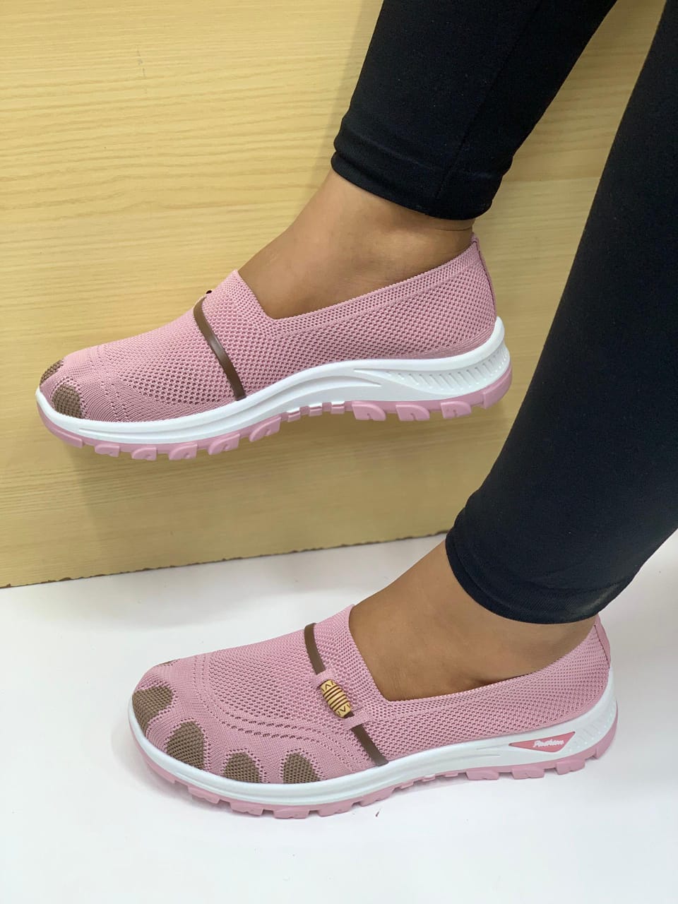 Women Lightweight Slip-On Sneakers Breathable Mesh Casual Walking Shoes Soft Sole Comfort Flats