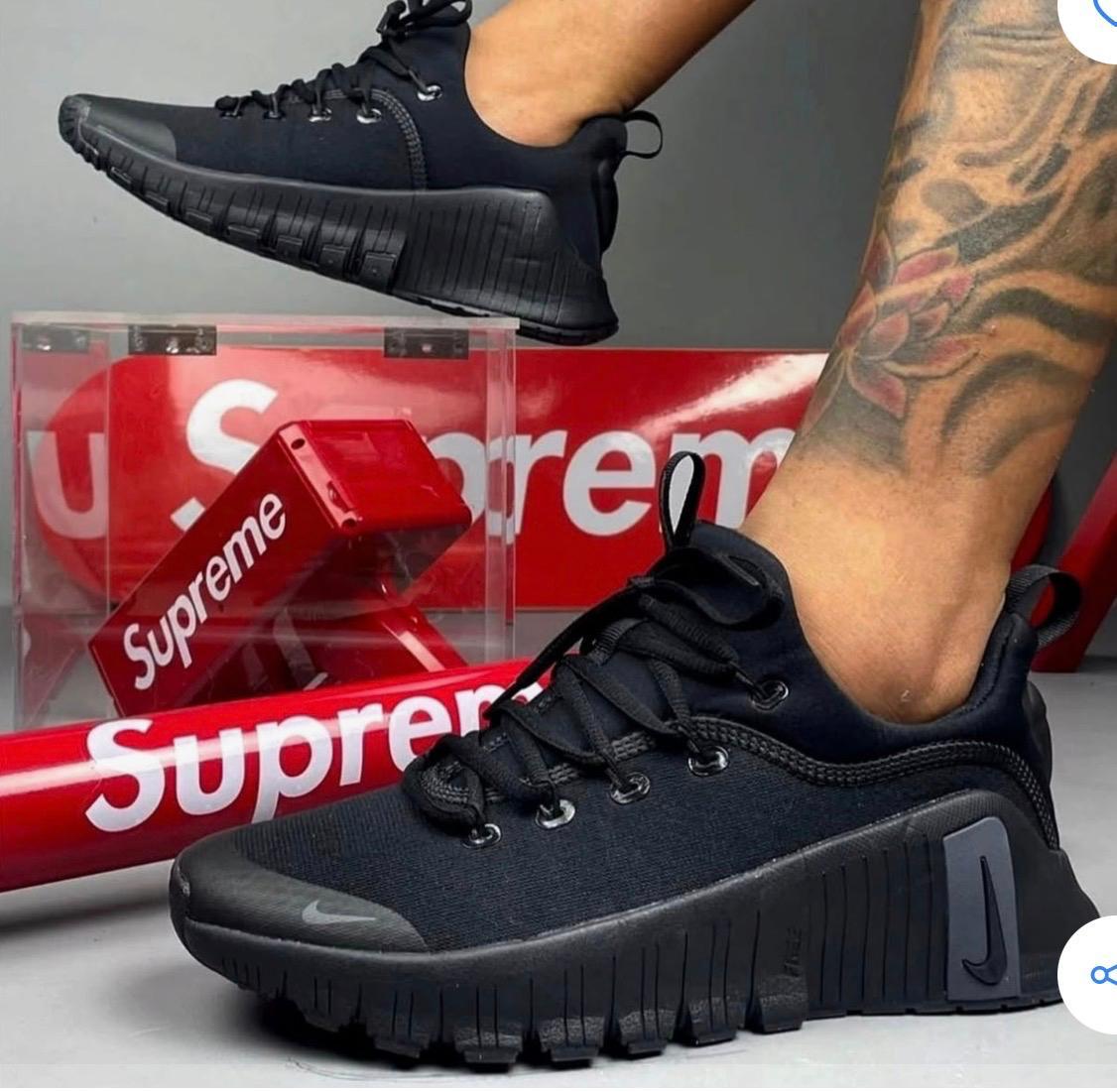 Free Metcon: Versatile training shoe that blends Nike Free flexibility in the forefoot with Metcon stability in the heel for dynamic workouts, breathable mesh upper, secure fit, and reliable traction