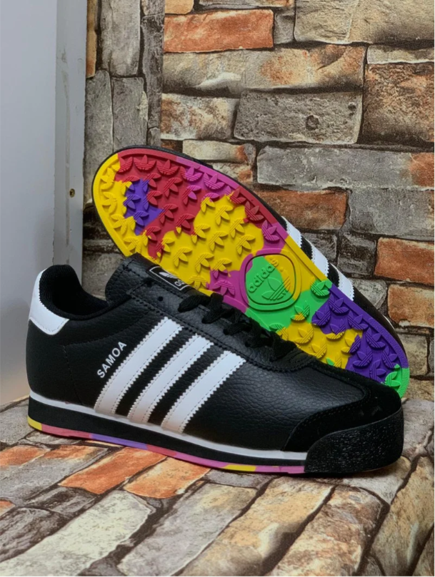 Adidas Samoa trainers are made with a faux leather upper and fitted with a rubber sole for comfort and traction. These sneakers are elegant and will complete your outfit in style