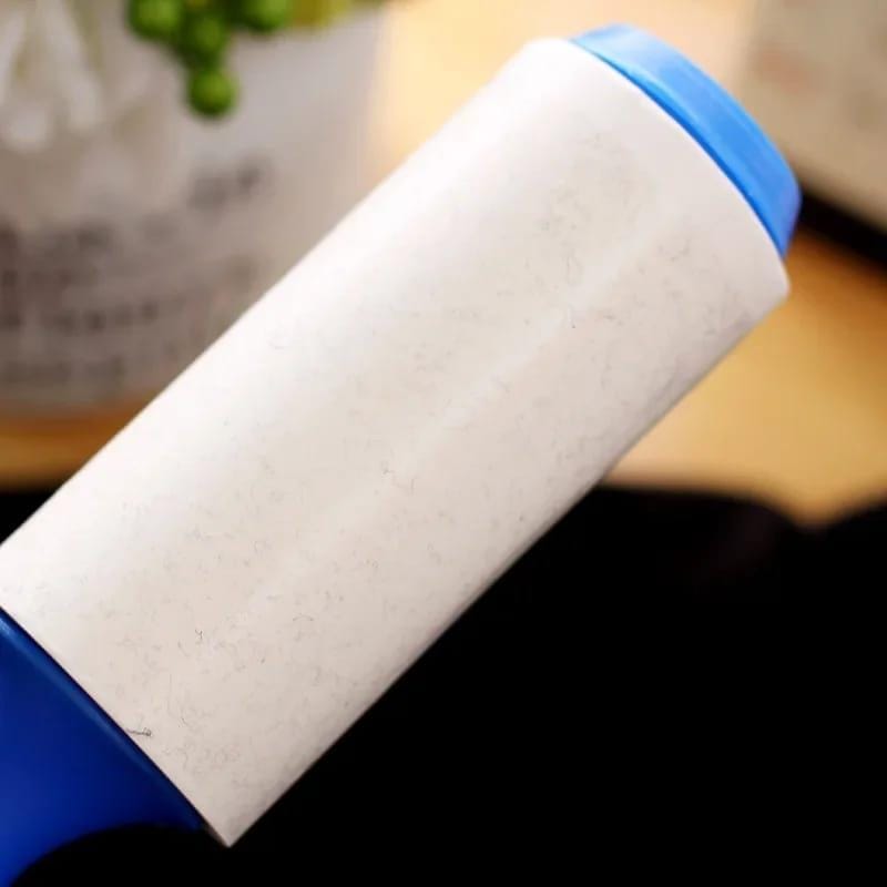 Lint remover in Colour Blue in size Measurements 23cm by 4.5cm. keep your look fresh