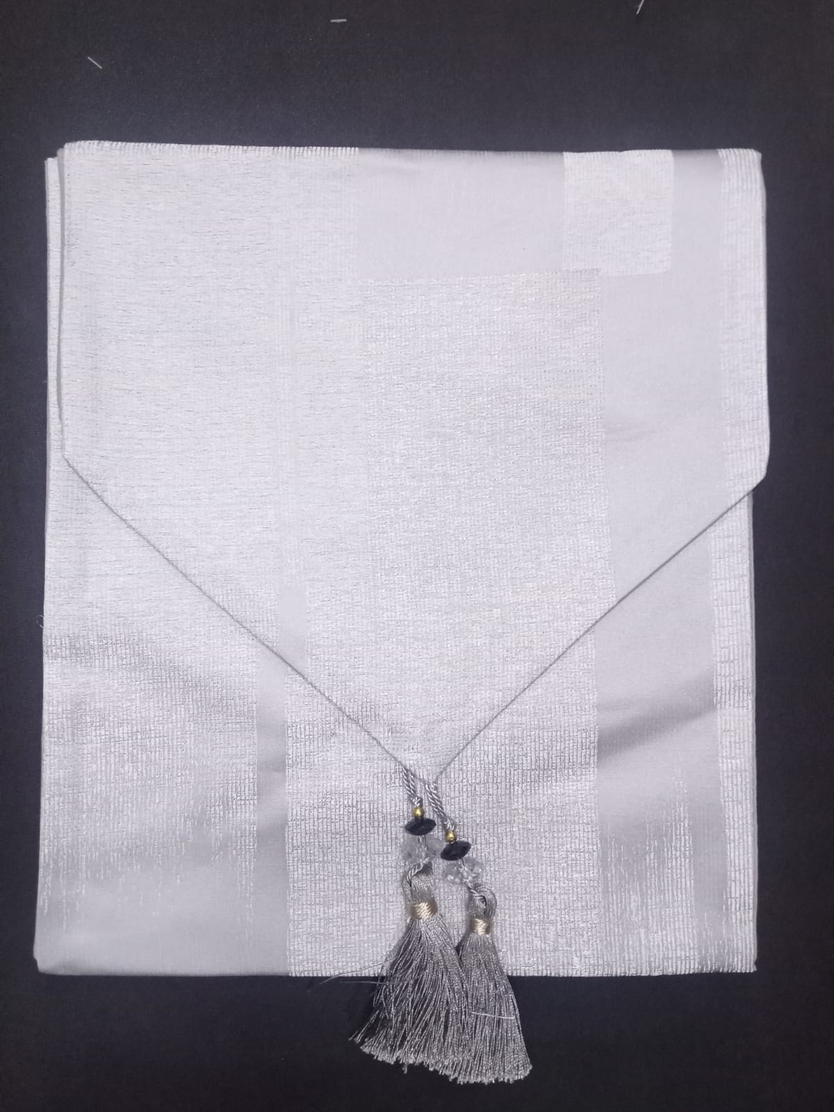 Table Runner Colour: Light Grey , kindly measure your table before purchase to avoid inconviniences, 35*210cm