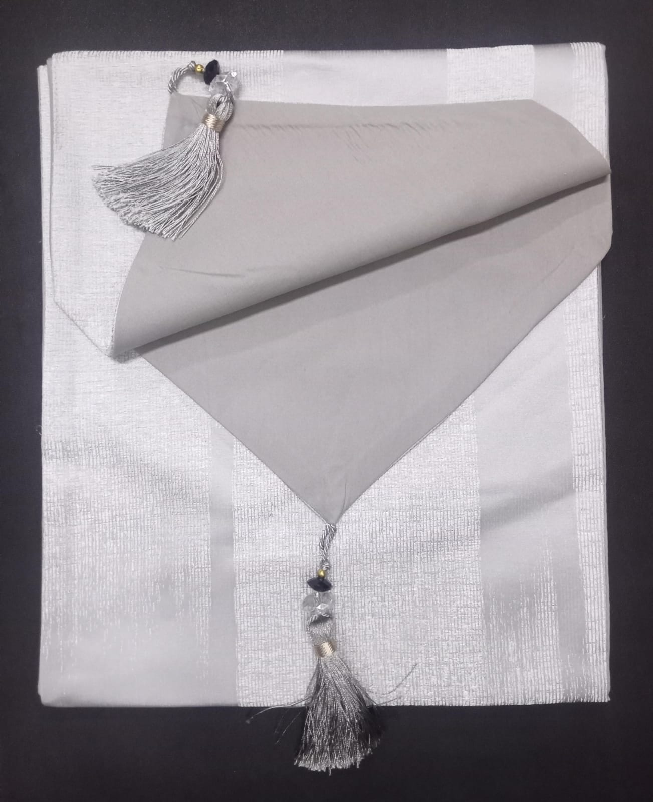 Table Runner Colour: Light Grey , kindly measure your table before purchase to avoid inconviniences, 35*210cm