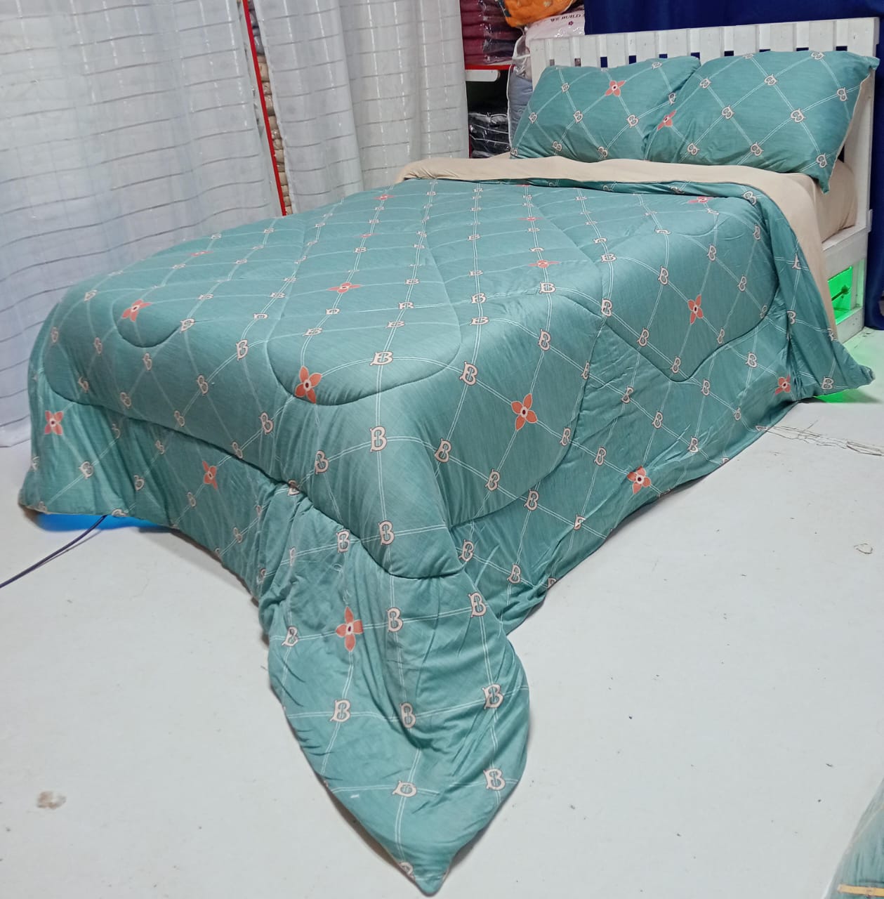 LYCRA Double Sided Cotton Duvet☑️Size:5×6/6×6 with 1 Duvet▫️1Bedsheet ▫️2pillowcases, washing machine friendly, colourful to suit all house themes