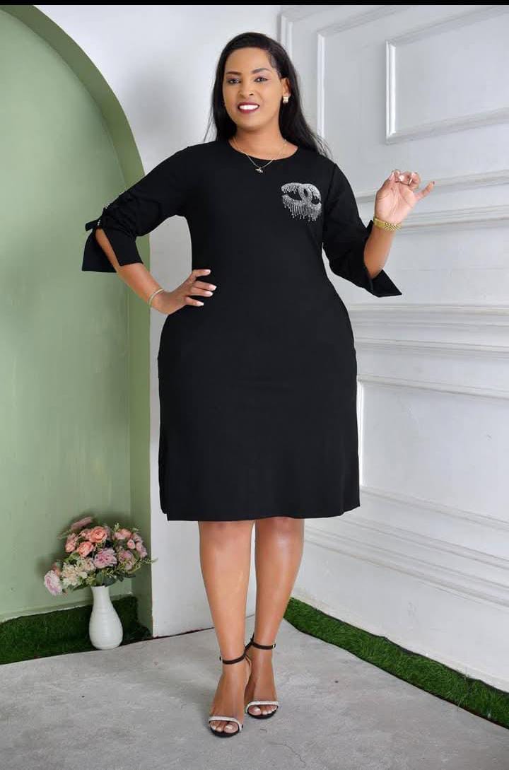 Elegant bow-sleeve dress
Designed for both elegance and comfort
