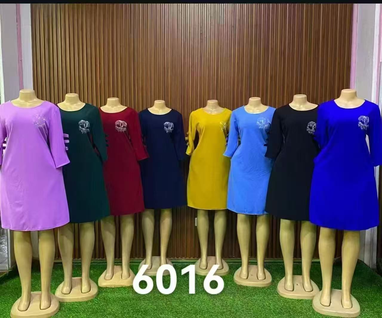 Elegant bow-sleeve dress
Designed for both elegance and comfort