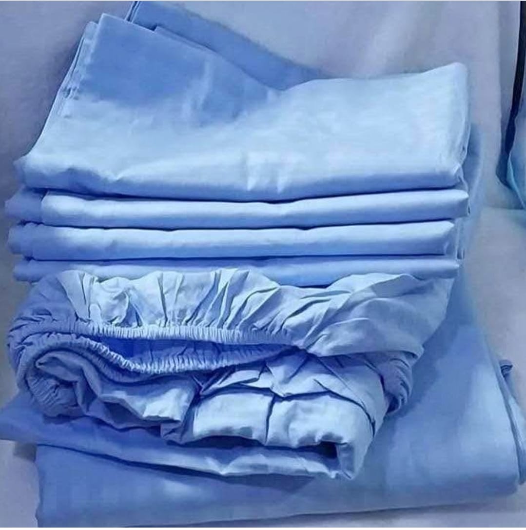 Pure cotton stripped cotton bedsheets. One fitted bedsheet, One flat bedsheet , Four pillowcases. 6pcs. 1 set