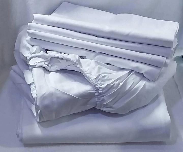 Pure cotton stripped cotton bedsheets. One fitted bedsheet, One flat bedsheet , Four pillowcases. 6pcs. 1 set