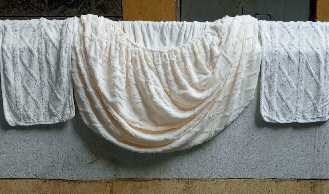 Jacquard Sherpa  fleece blanket, 2pcs pillow cases, Fitted all round , Embossed pattern, 6×7. 1pc