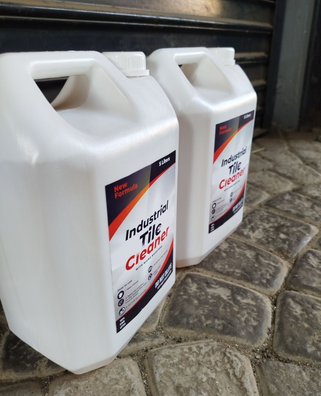 BLACK FRIDAY KILI SPECIAL OFFERS.. INDUSTRIAL TILE CLEANER 5X STAIN REMOVER//TUBE CLEANER 
DO NOT DILUTE