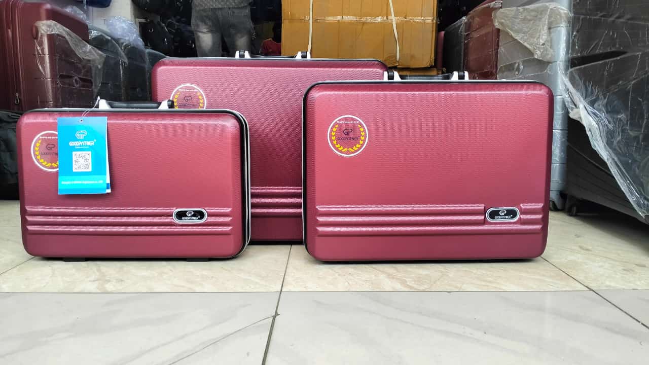 3-in-1 Hard Shell Briefcase Set – Durable, Stylish & Secure Travel/Business Bag, Secure lock system to keep belongings safe, Sturdy handles and lightweight design for easy carrying.