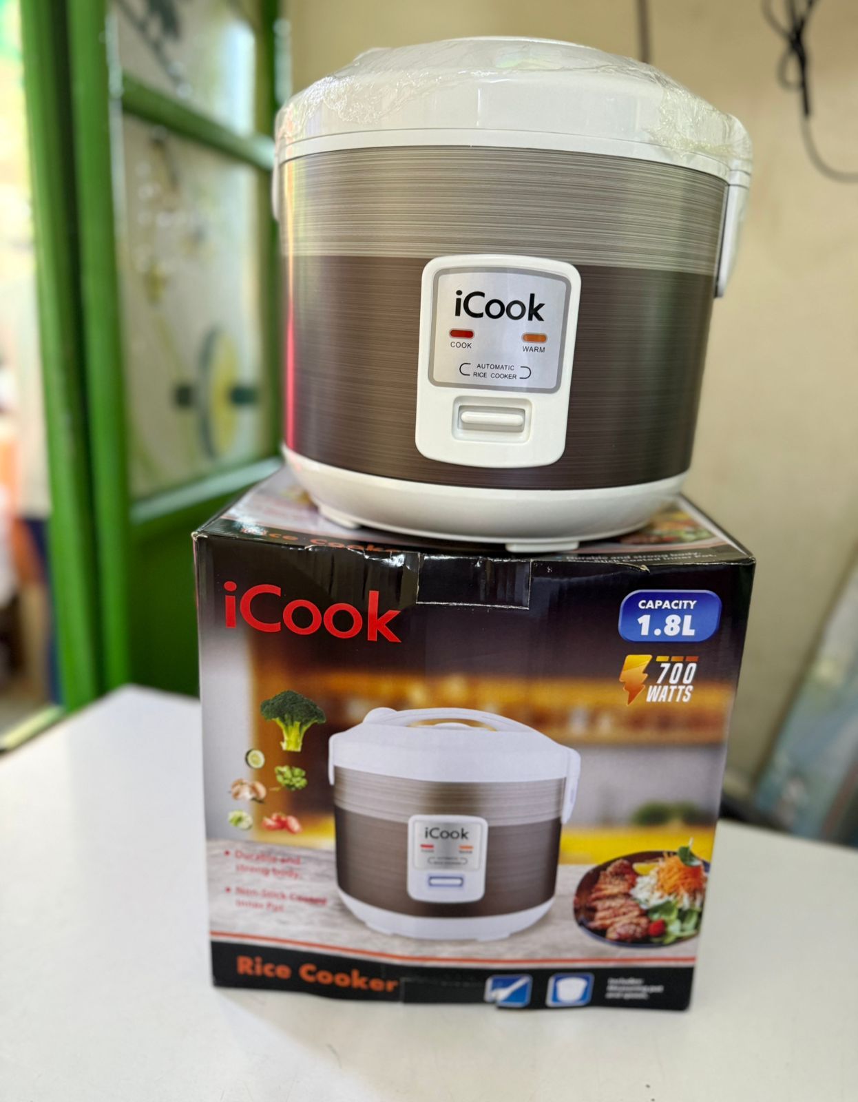 🍚🔥 RICE COOKER (1.8 LITRES) 🔥🍚
Make your cooking easier, faster, and more convenient with this reliable 1.8L Rice Cooker 😍✨ — perfect for everyday meals and family use!
🌟
