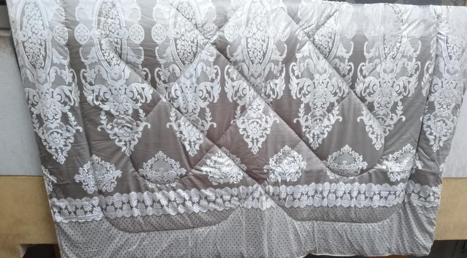 SILK duvet 6*7 1 duvet 1 bedsheet 2 pillowcase 2 throw pillow case. 1 set