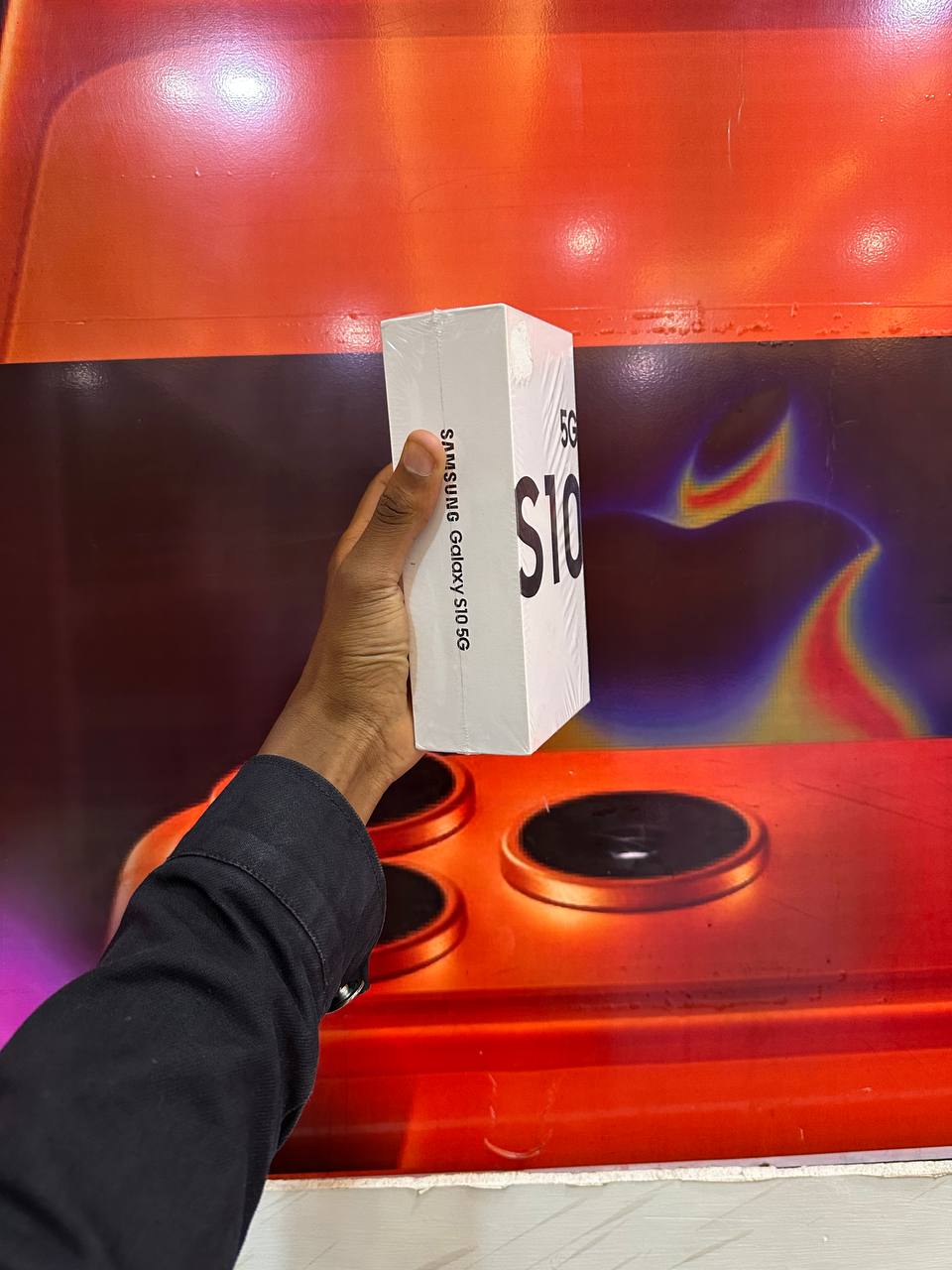 SAMSUNG GALAXY S10 5G + DISCOUNTED Nokia 105 : PREMIUM 5G SMARTPHONE WITH A 6.7INCH DISPLAY TOUCHSCREEN, POWERFUL PERFORMANCE, AND ADVANCED CAMERAS, LONG BATTERY LIFE.