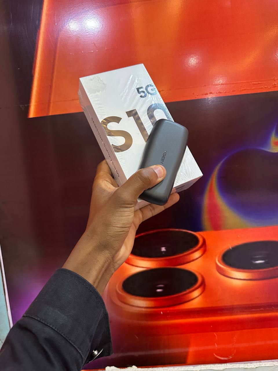 SAMSUNG GALAXY S10 5G + DISCOUNTED Nokia 105 : PREMIUM 5G SMARTPHONE WITH A 6.7INCH DISPLAY TOUCHSCREEN, POWERFUL PERFORMANCE, AND ADVANCED CAMERAS, LONG BATTERY LIFE.