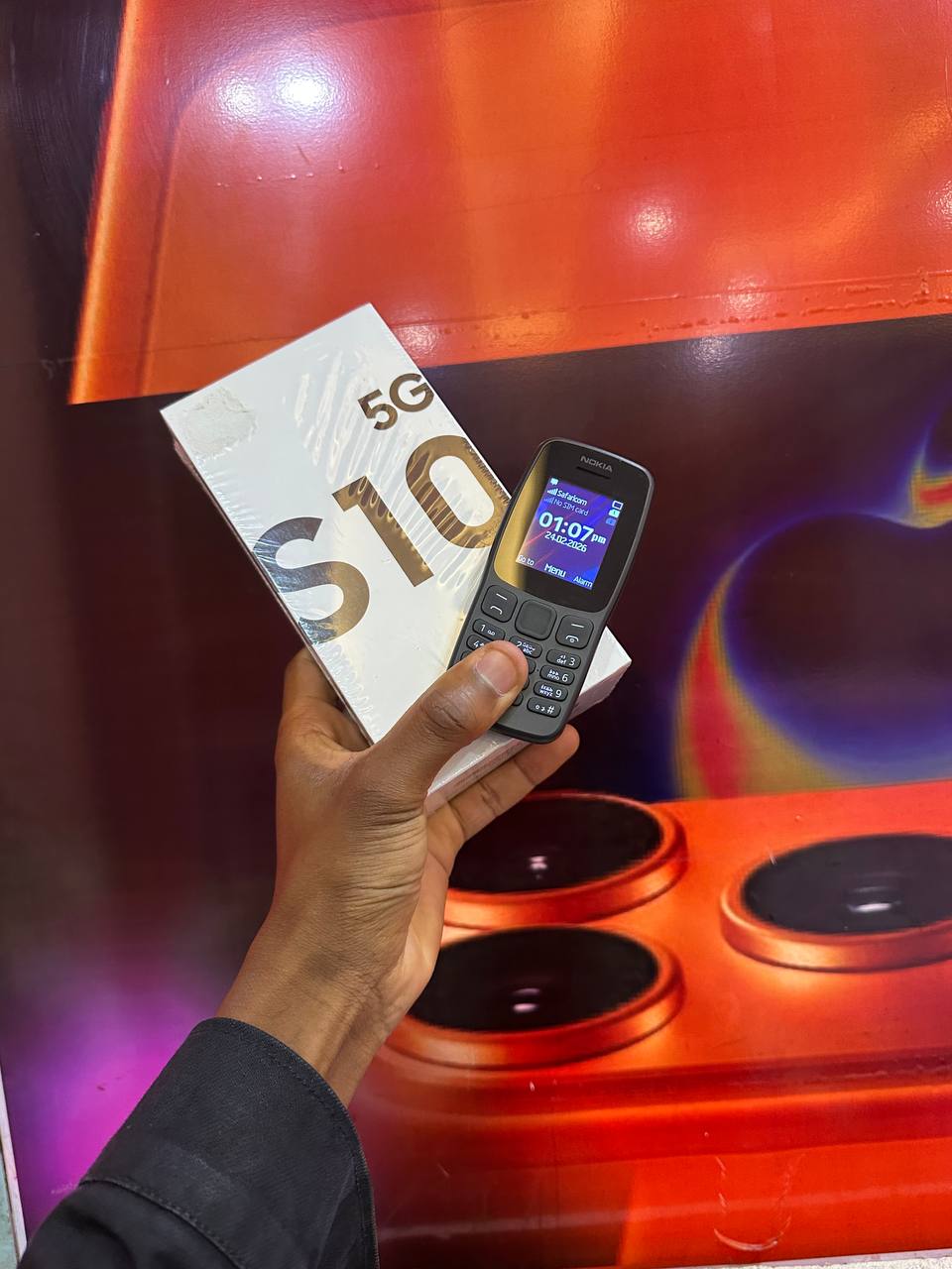 SAMSUNG GALAXY S10 5G + DISCOUNTED Nokia 105 : PREMIUM 5G SMARTPHONE WITH A 6.7INCH DISPLAY TOUCHSCREEN, POWERFUL PERFORMANCE, AND ADVANCED CAMERAS, LONG BATTERY LIFE.