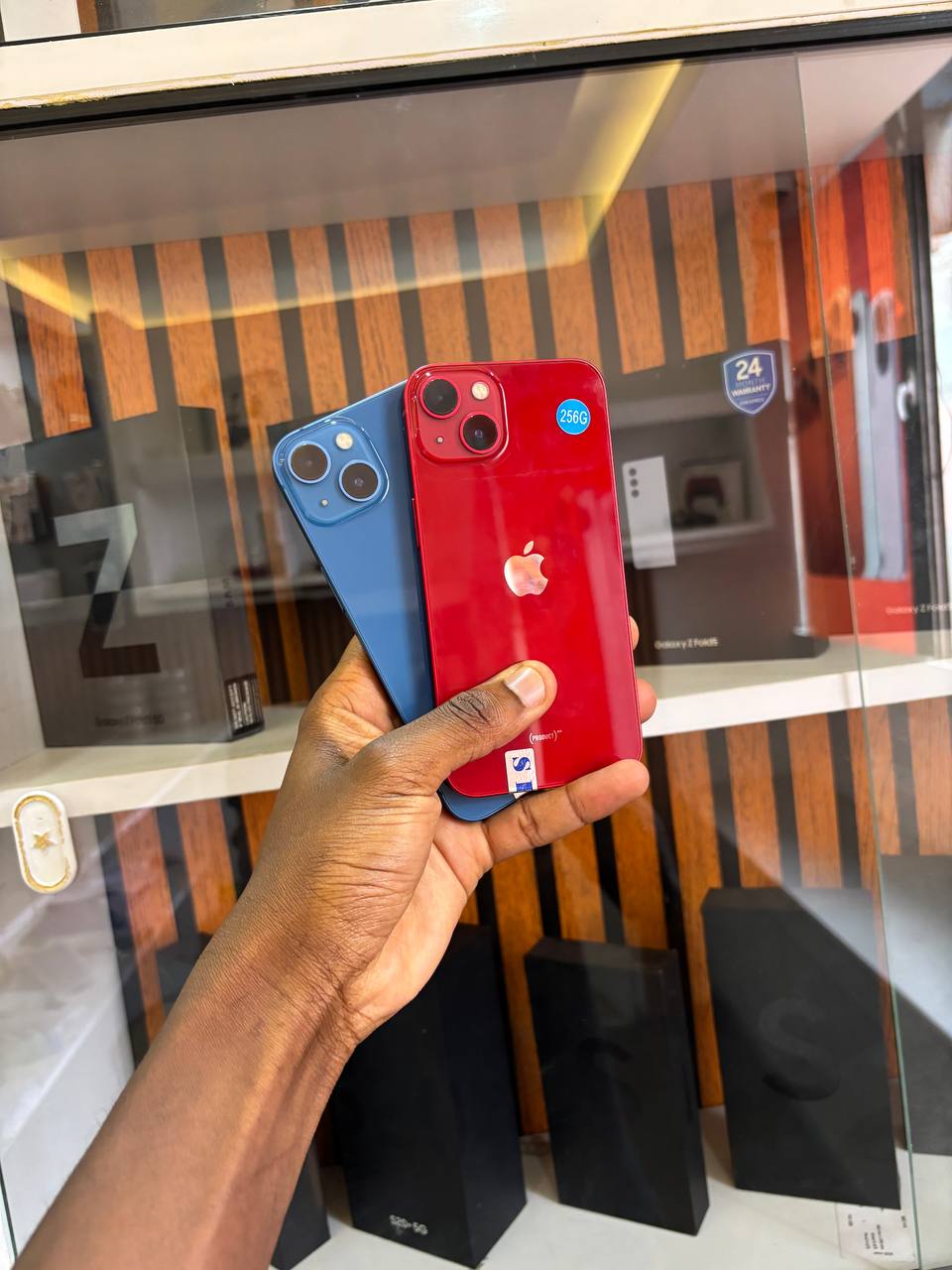 THE IPHONE 13 256GB OF STORAGE WITH A BATTERY PERCENT OF 94% NOTHING CHANGED HAS A 6.1 IN OLED DISPLAY, A15 BIONIC CHIP, DUAL 12 MP CAMERAS, 5G SUPPORT, AND IMPROVED BATTERY LIFE.