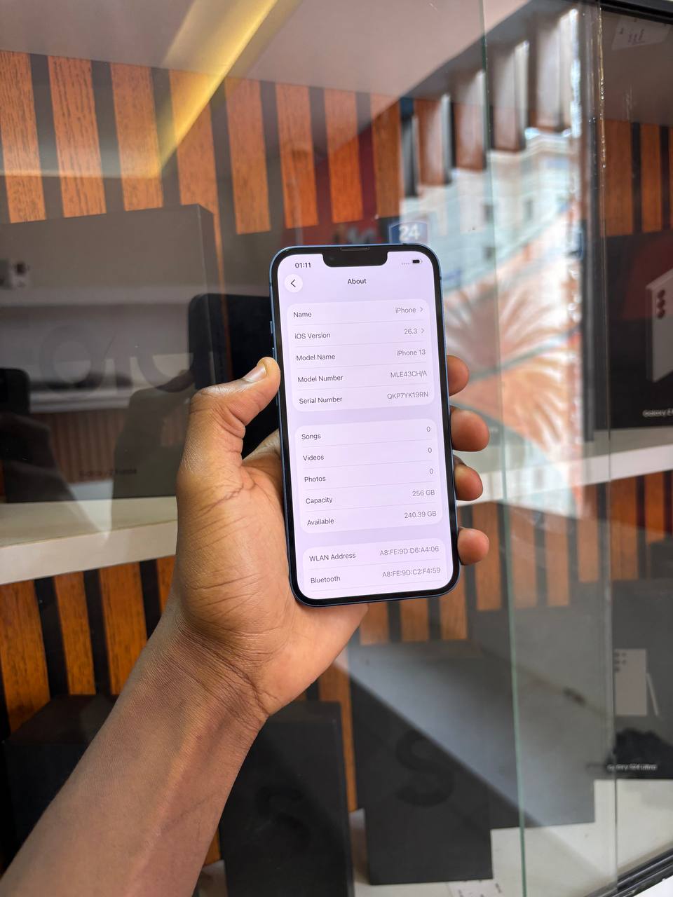 THE IPHONE 13 256GB OF STORAGE WITH A BATTERY PERCENT OF 94% NOTHING CHANGED HAS A 6.1 IN OLED DISPLAY, A15 BIONIC CHIP, DUAL 12 MP CAMERAS, 5G SUPPORT, AND IMPROVED BATTERY LIFE.