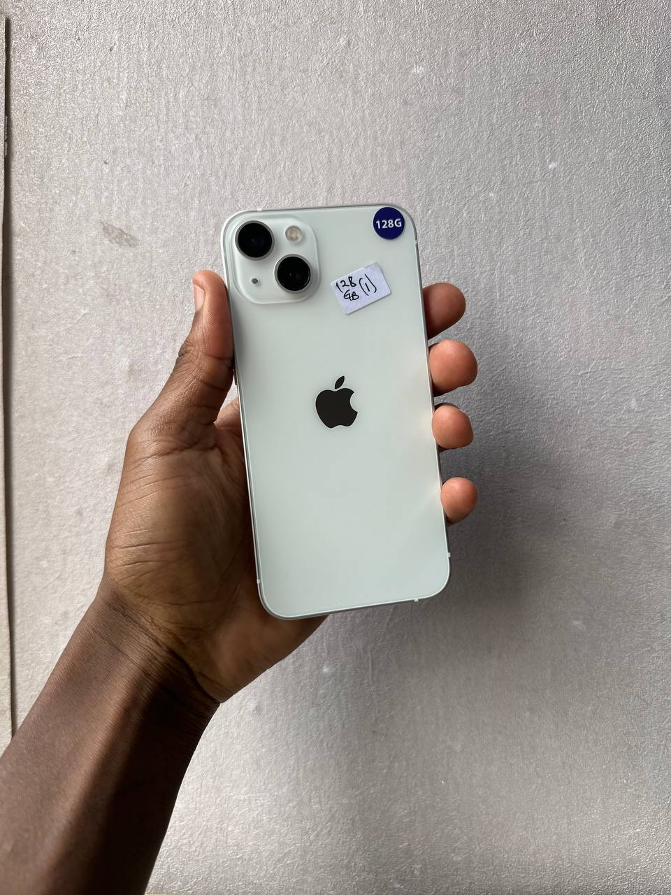 THE IPHONE 13 256GB OF STORAGE WITH A BATTERY PERCENT OF 94% NOTHING CHANGED HAS A 6.1 IN OLED DISPLAY, A15 BIONIC CHIP, DUAL 12 MP CAMERAS, 5G SUPPORT, AND IMPROVED BATTERY LIFE.