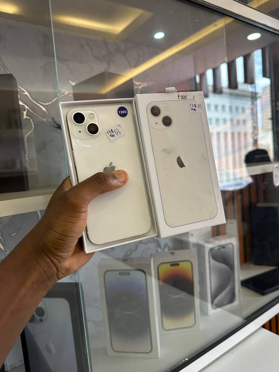 THE IPHONE 13 256GB OF STORAGE WITH A BATTERY PERCENT OF 94% NOTHING CHANGED HAS A 6.1 IN OLED DISPLAY, A15 BIONIC CHIP, DUAL 12 MP CAMERAS, 5G SUPPORT, AND IMPROVED BATTERY LIFE.