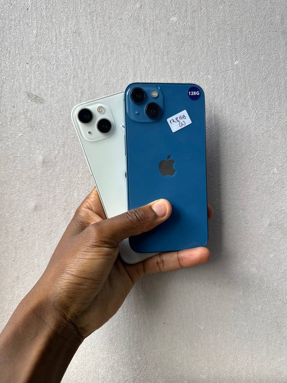 THE IPHONE 13 256GB OF STORAGE WITH A BATTERY PERCENT OF 94% NOTHING CHANGED HAS A 6.1 IN OLED DISPLAY, A15 BIONIC CHIP, DUAL 12 MP CAMERAS, 5G SUPPORT, AND IMPROVED BATTERY LIFE.