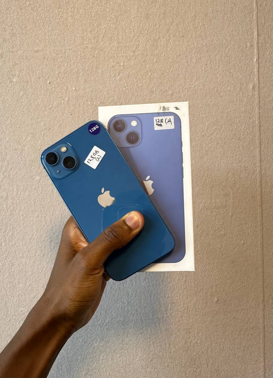 THE IPHONE 13 256GB OF STORAGE WITH A BATTERY PERCENT OF 94% NOTHING CHANGED HAS A 6.1 IN OLED DISPLAY, A15 BIONIC CHIP, DUAL 12 MP CAMERAS, 5G SUPPORT, AND IMPROVED BATTERY LIFE.