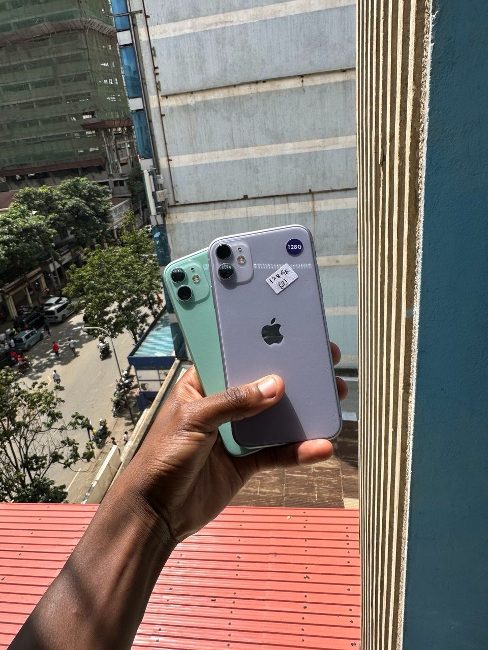 APPLE IPHONE 11 128GB FEATURES A 6.1-INCH LCD DISPLAY, A13 BIONIC CHIP, DUAL 12MP CAMERAS, FACE ID, AND ALL-DAY BATTERY LIFE WITH SMOOTH PERFORMANCE.