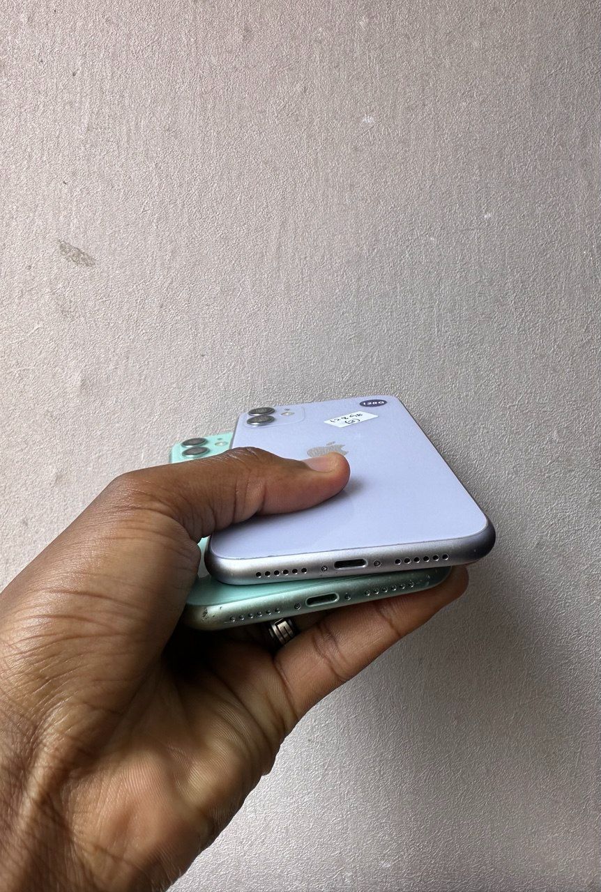 APPLE IPHONE 11 128GB FEATURES A 6.1-INCH LCD DISPLAY, A13 BIONIC CHIP, DUAL 12MP CAMERAS, FACE ID, AND ALL-DAY BATTERY LIFE WITH SMOOTH PERFORMANCE.