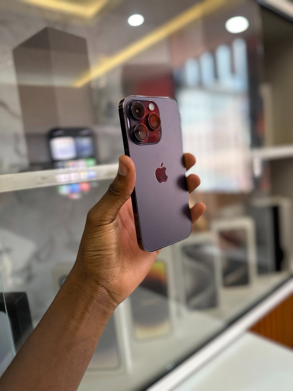 APPLE IPHONE 14 PRO WITH 88% BATTERY HEALTH. POWERED BY THE FAST A16 BIONIC CHIP, FEATURING A BRIGHT 6.1-INCH SUPER RETINA XDR DISPLAY, 48MP PRO CAMERA, DYNAMIC ISLAND, FACE ID, AND SMOOTH 120HZ.