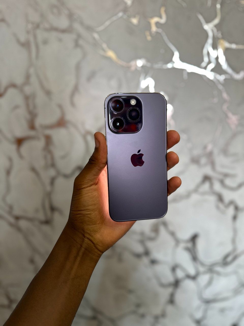 APPLE IPHONE 14 PRO WITH 88% BATTERY HEALTH. POWERED BY THE FAST A16 BIONIC CHIP, FEATURING A BRIGHT 6.1-INCH SUPER RETINA XDR DISPLAY, 48MP PRO CAMERA, DYNAMIC ISLAND, FACE ID, AND SMOOTH 120HZ.