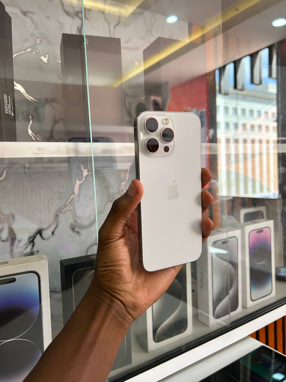 IPHONE 16 PRO MAX WITH ORIGINAL APPLE PARTS, FULLY FUNCTIONAL, CLEAN CONDITION, FACE ID WORKING, STRONG BATTERY, PREMIUM PERFORMANCE.