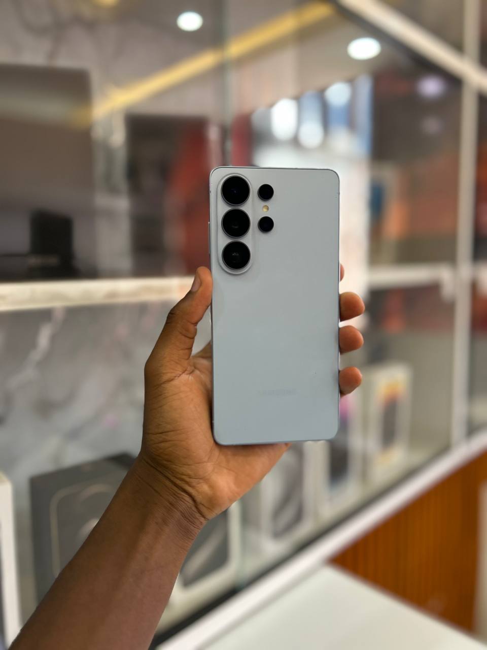 SAMSUNG S26 ULTRA 12GB RAM 512GB, MINT CONDITION, SUPER FAST PERFORMANCE, MASSIVE STORAGE, CLEAN LIKE NEW, ALL FEATURES WORKING, STRONG BATTERY, PREMIUM FLAGSHIP, UNDER WARRANTY.