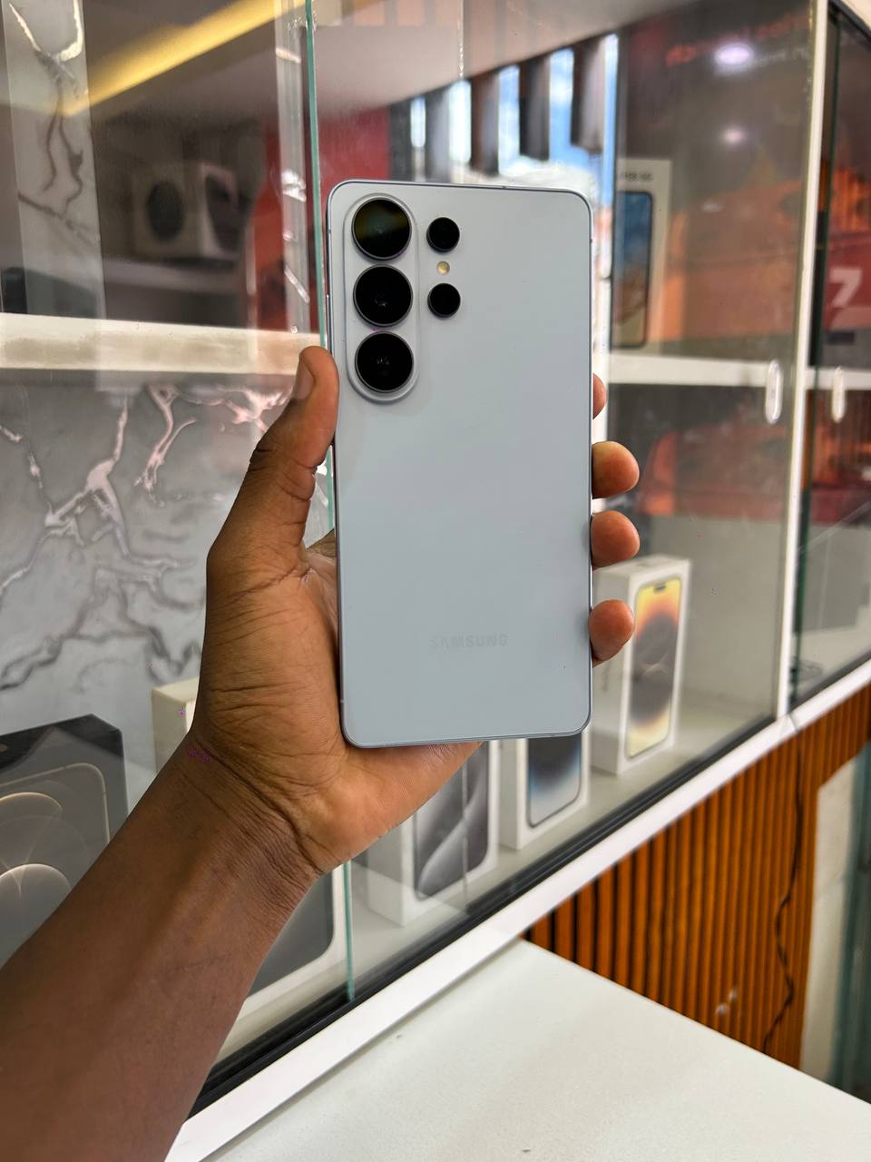 SAMSUNG S26 ULTRA 12GB RAM 512GB, MINT CONDITION, SUPER FAST PERFORMANCE, MASSIVE STORAGE, CLEAN LIKE NEW, ALL FEATURES WORKING, STRONG BATTERY, PREMIUM FLAGSHIP, UNDER WARRANTY.