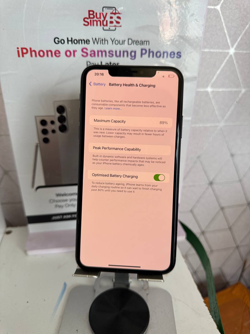 THE IPHONE 11 PRO MAX 256GB DELIVERS PRO-GRADE PHOTOGRAPHY WITH ITS TRIPLE-CAMERA SYSTEM AND STUNNING 6.5" SUPER RETINA XDR DISPLAY. POWERED BY THE A13 BIONIC CHIP, IT OFFERS BLAZING SPEED.