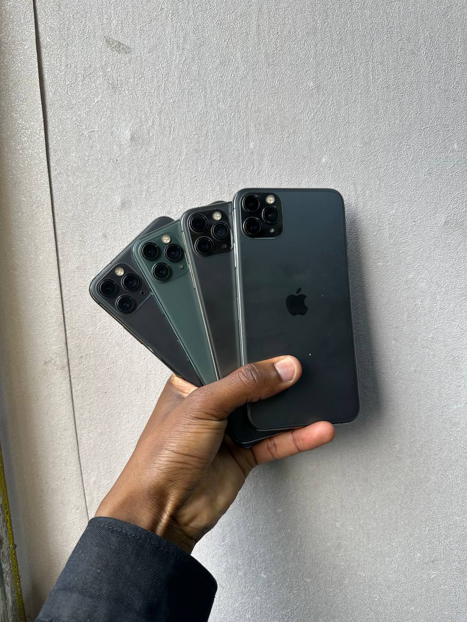 REFURBISHED IPHONE 11 PRO MAX 256GB WITH REPLACED DISPLAY, FULLY FUNCTIONAL, 90%+ BATTERY HEALTH, FACE ID WORKING, SMOOTH PERFORMANCE, CLEAN CONDITION Free PROTECTOR AND CLEAR CASE.