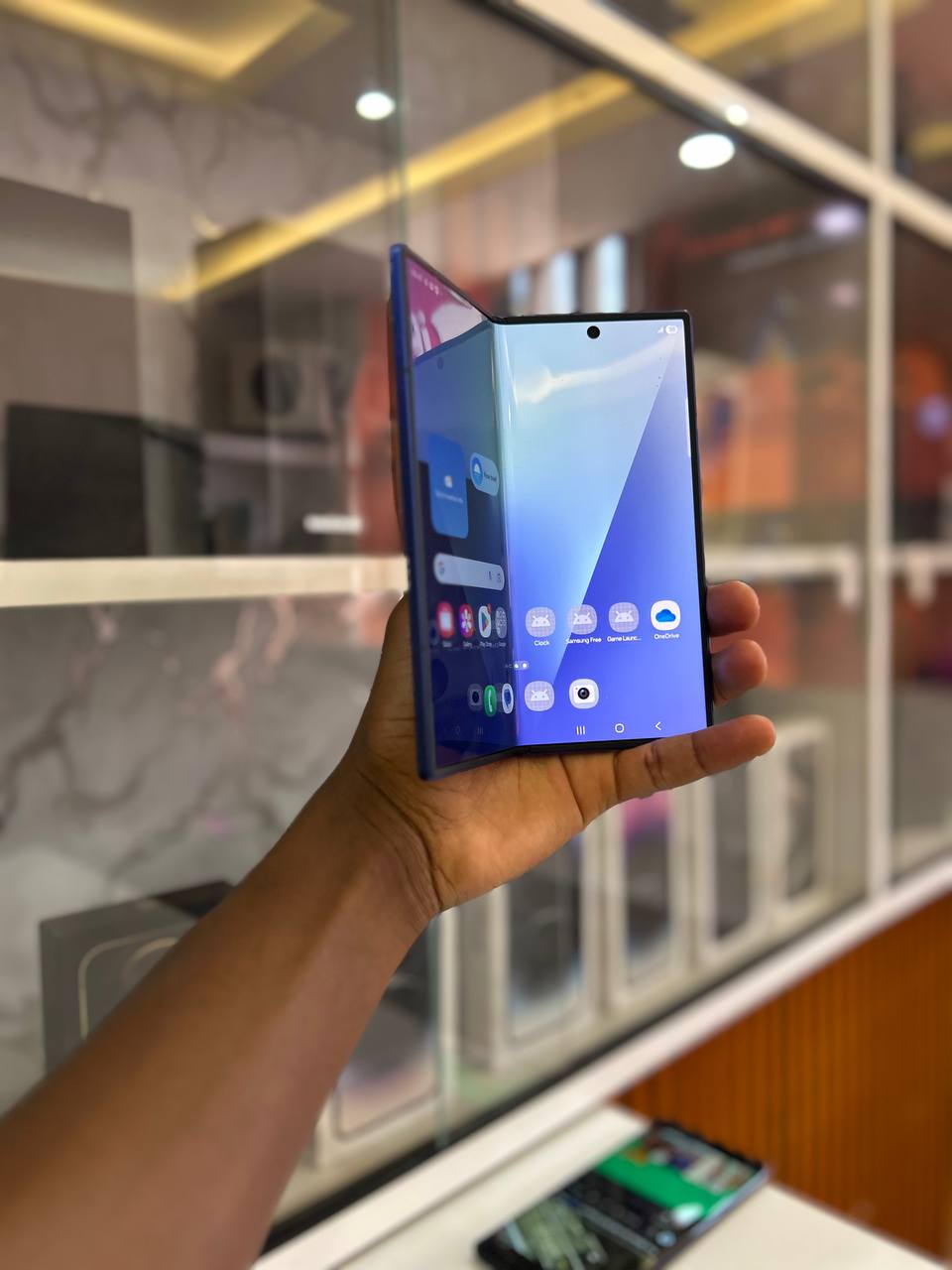 SAMSUNG GALAXY Z FOLD 7: A POWERFUL PHONE-TABLET HYBRID WITH A STUNNING 8-INCH DISPLAY, ULTRA-FAST PERFORMANCE, 200MP CAMERA, AND PREMIUM DESIGN BUILT FOR MULTITASKING, ENTERTAINMENT, AND NEXT-LEVEl.