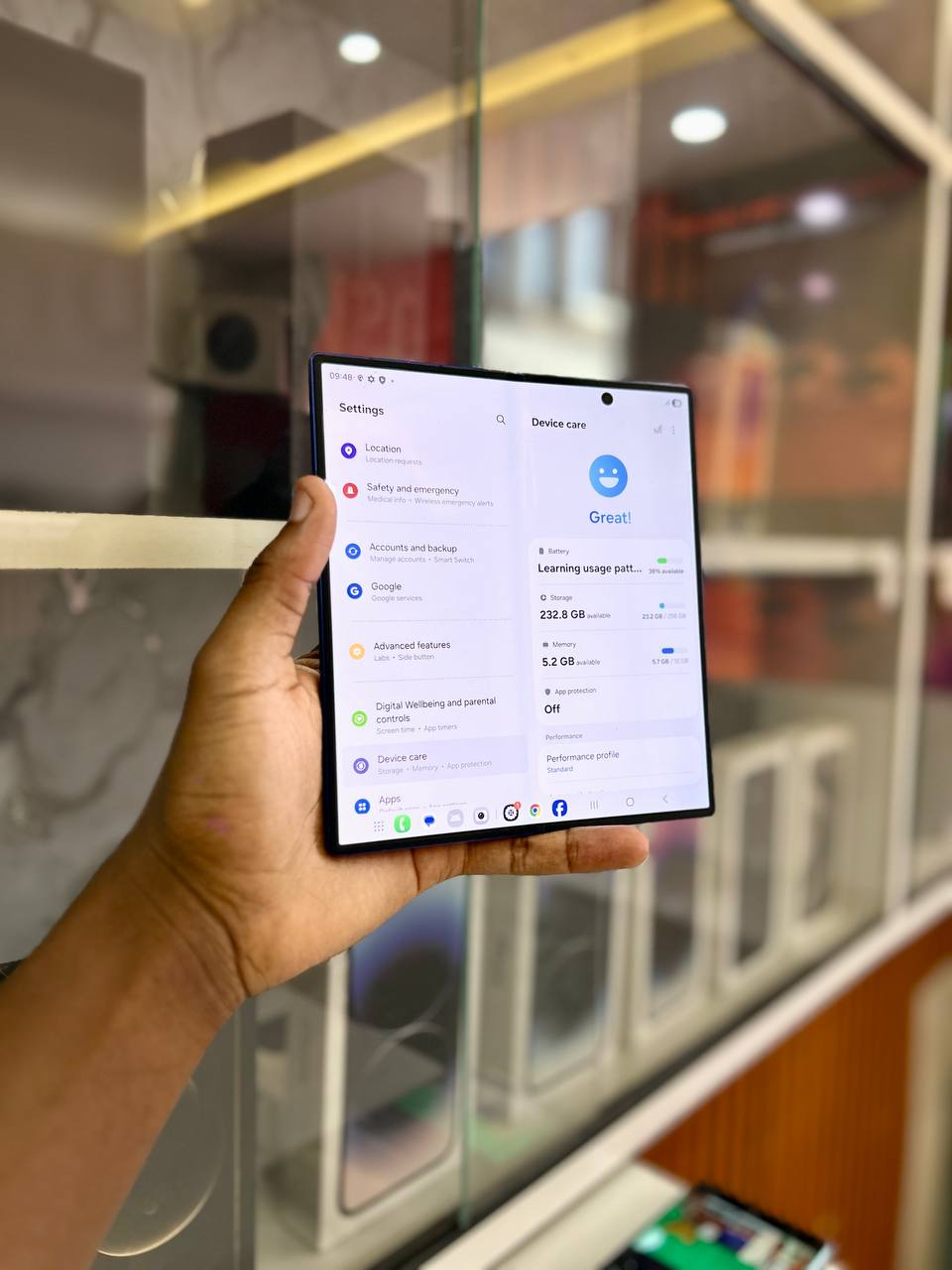 SAMSUNG GALAXY Z FOLD 7: A POWERFUL PHONE-TABLET HYBRID WITH A STUNNING 8-INCH DISPLAY, ULTRA-FAST PERFORMANCE, 200MP CAMERA, AND PREMIUM DESIGN BUILT FOR MULTITASKING, ENTERTAINMENT, AND NEXT-LEVEl.