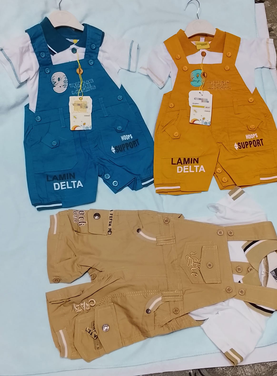 Suspender Outfit – Stylish & Adorable Baby Wear
Dress your little one in cute style with this baby suspender outfit — perfect for special occasions, photos, or everyday fashion!
✨ Key Features:
✔ Soft