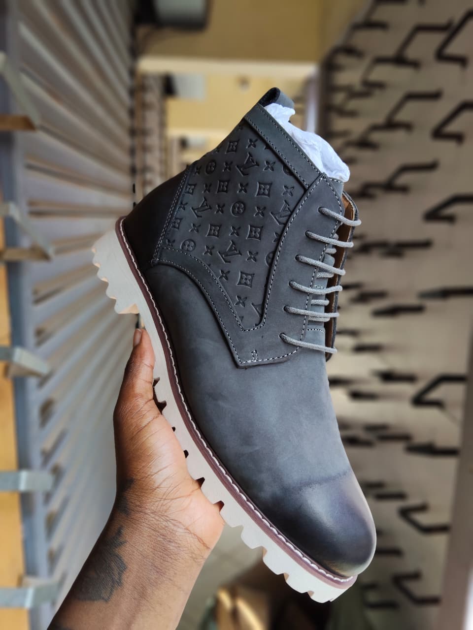 🔥(ON OFFER) LOUIS VUITTON LV LEATHER CHELSEA BOOTS, VERY CLASSY AND FASHIONABLE, OFFICIAL BOOTS, CASUAL BOOTS. GENERIC
