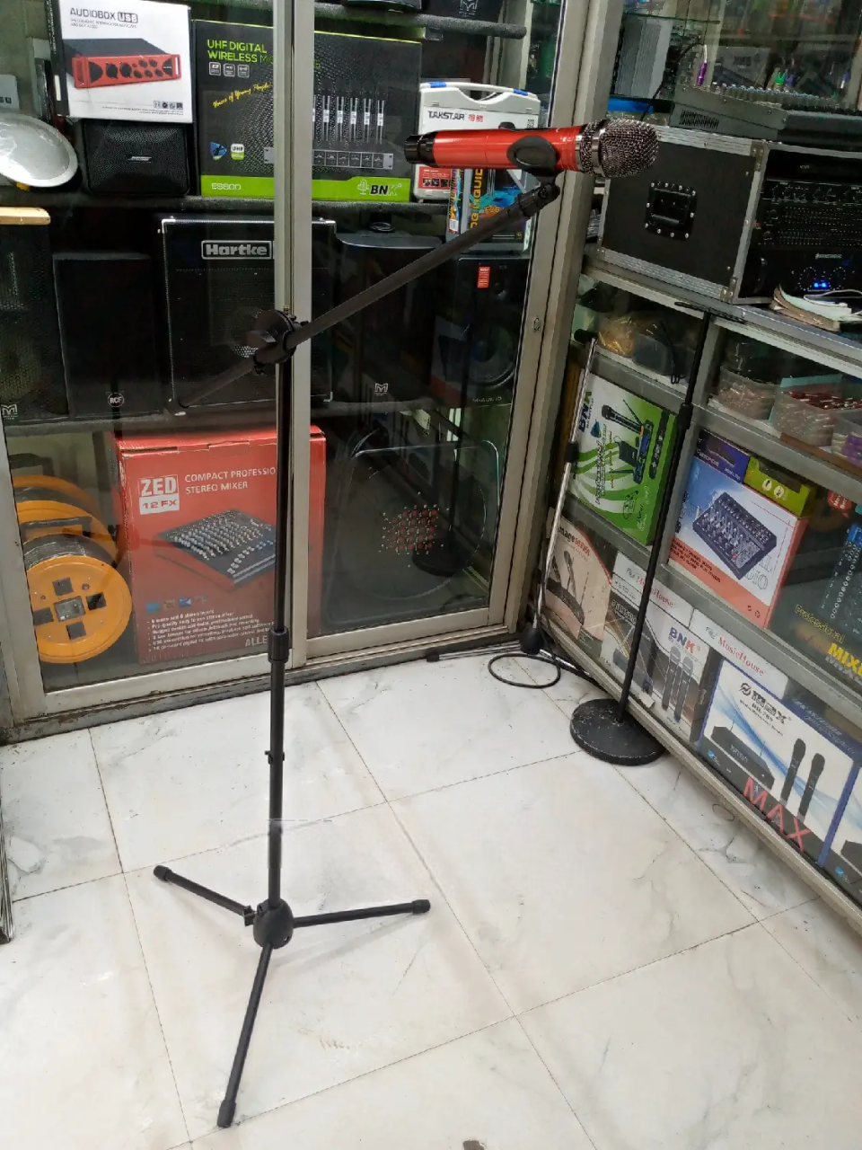 Professional Adjustable Microphone Stand with Boom Arm – Heavy Duty Metal Mic Stand for Studio Recording, Podcast, Karaoke, Church, DJ, Live Stage & Broadcasting