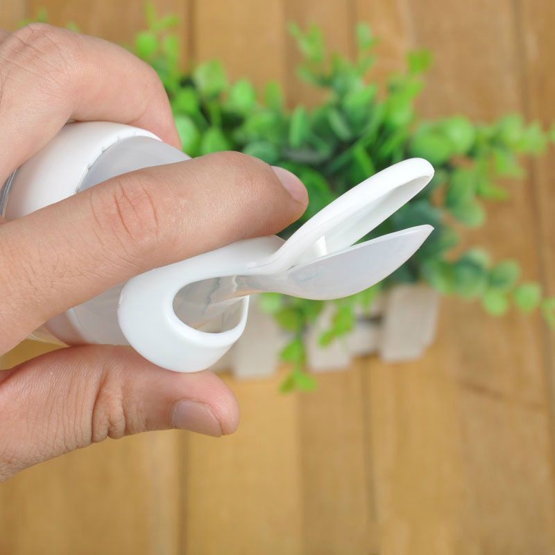 90ml Silicone Baby Feeding Bottle With Spoon Food Supplement Rice Cereal Bottle Baby Squeeze Spoon Silica Gel Spoon M--35