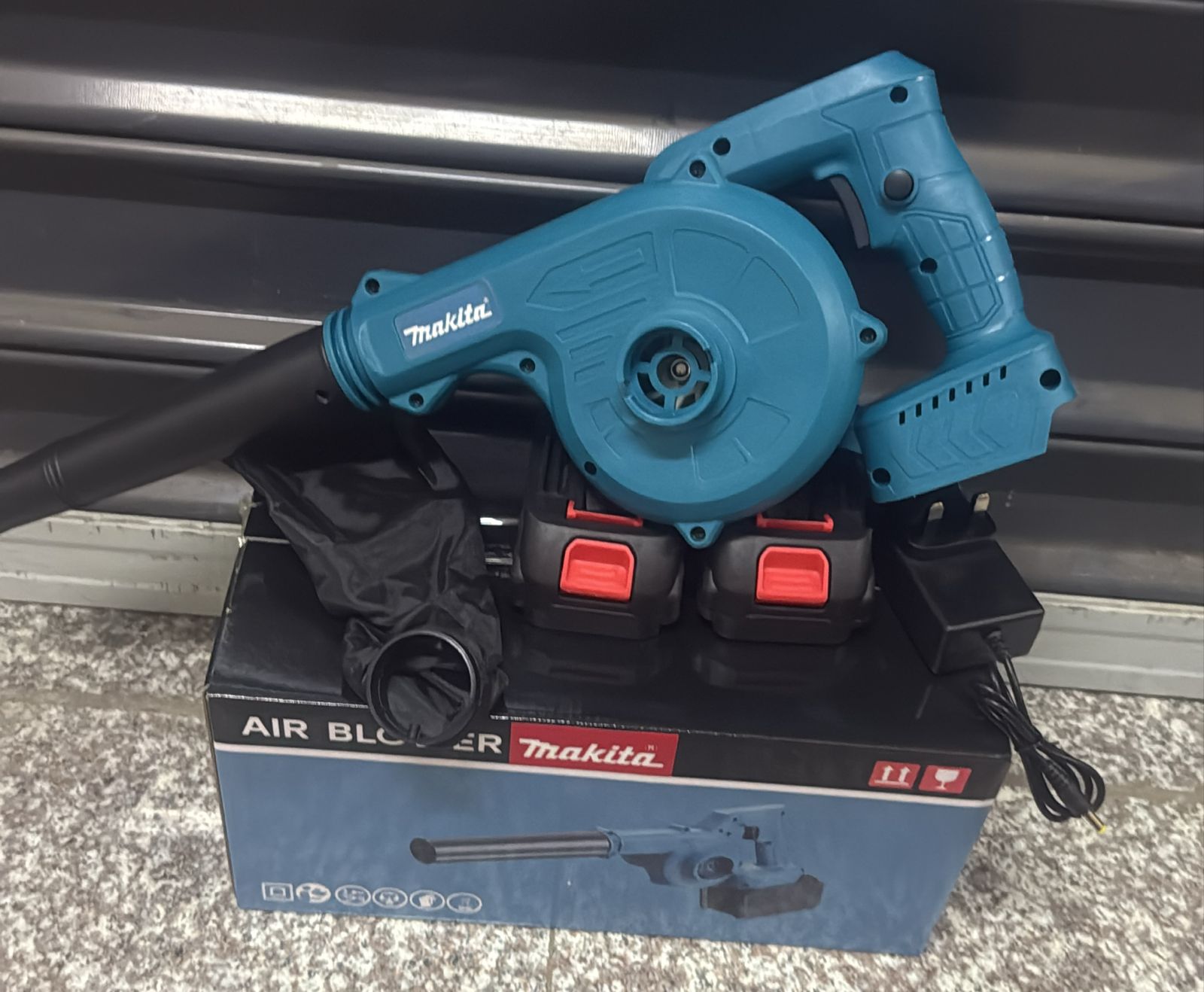 Makita 88V Cordless Blower – Powerful Rechargeable Leaf & Dust Blower, Strong air output for clearing leaves, dust, and debris quickly, Lightweight and ergonomic design for comfortable handling.