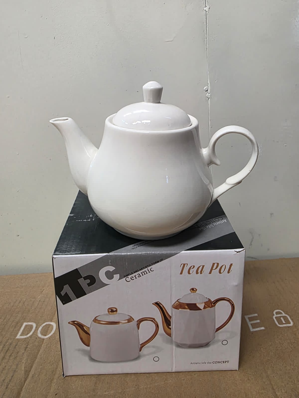 TEA POT. 1000ml Ceramic tea pot, teapot is a container with a lid, a handle, and a spout, used for making and serving tea.